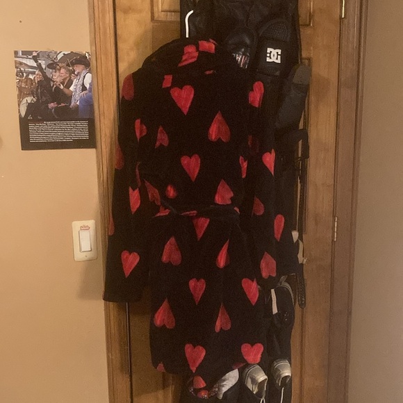 Victoria’s Secret Heart Plush Robe - Picture 5 of 5